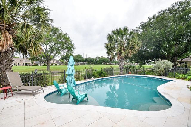626 Longview Drive, Sugar Land, TX 77478