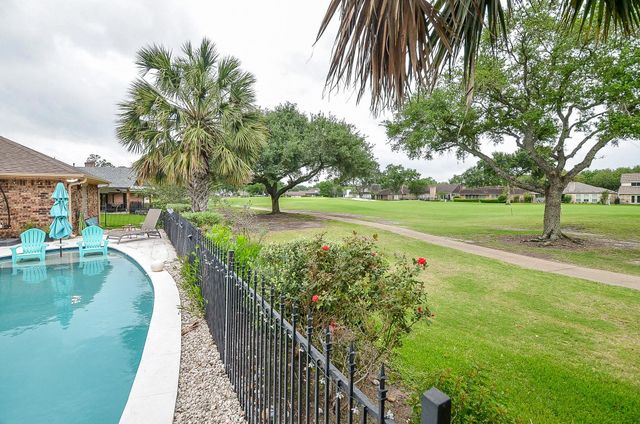 626 Longview Drive, Sugar Land, TX 77478