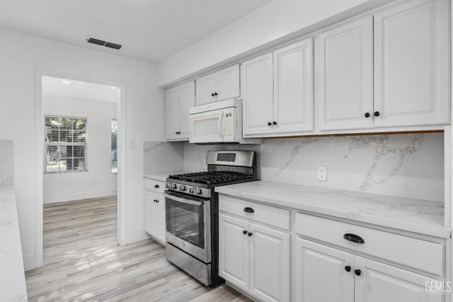 3028 Spruce Street, Bakersfield, CA 93301