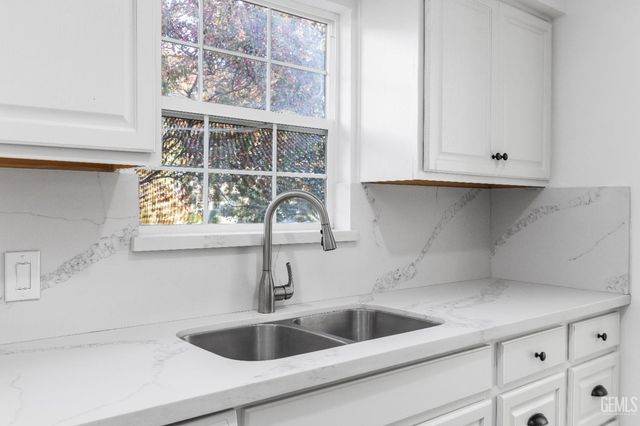 3028 Spruce Street, Bakersfield, CA 93301