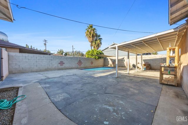 3028 Spruce Street, Bakersfield, CA 93301