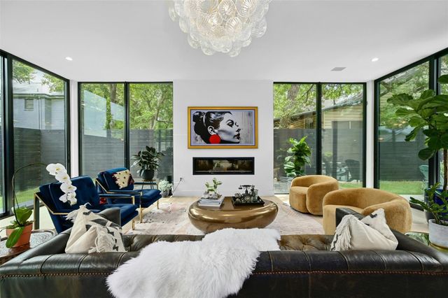 908 Columbus, Austin, TX 78704