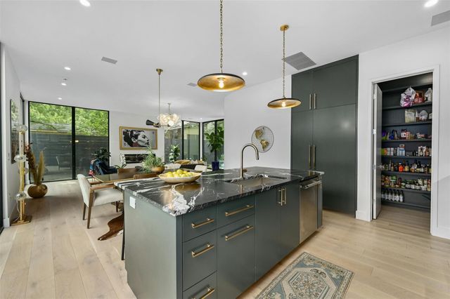 908 Columbus, Austin, TX 78704