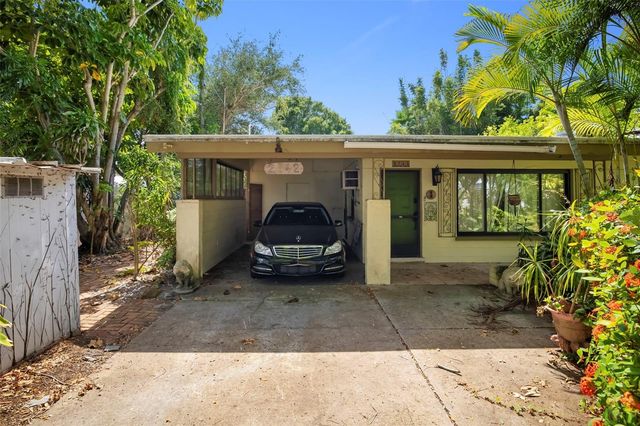 2742 S EAST AVENUE, Sarasota, FL 34239
