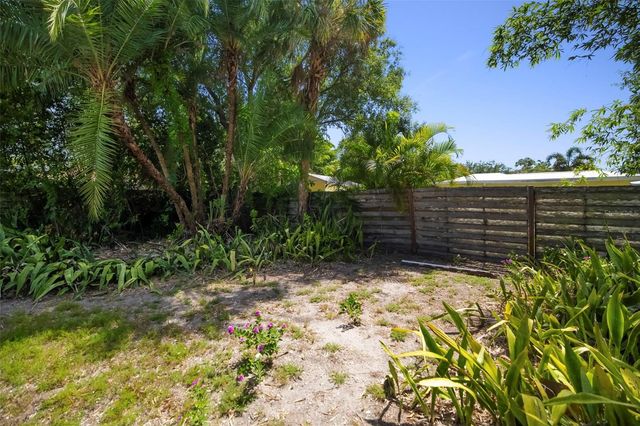 2742 S EAST AVENUE, Sarasota, FL 34239
