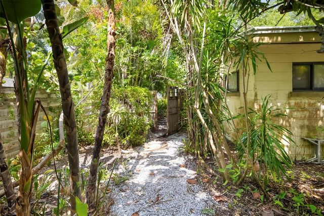 2742 S EAST AVENUE, Sarasota, FL 34239