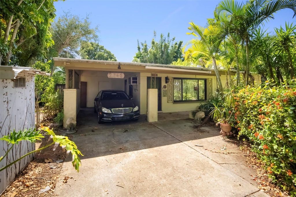 2742 S EAST AVENUE, Sarasota, FL 34239