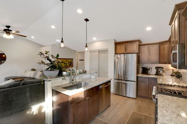 2378 NW Kingwood Avenue, Redmond, OR 97756