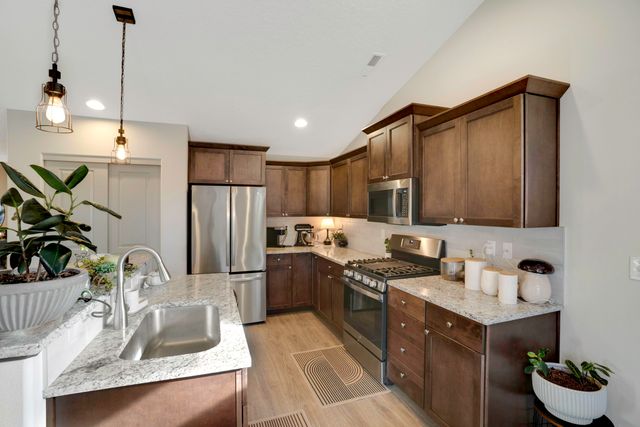 2378 NW Kingwood Avenue, Redmond, OR 97756