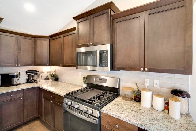 2378 NW Kingwood Avenue, Redmond, OR 97756