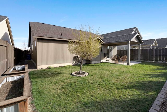 2378 NW Kingwood Avenue, Redmond, OR 97756