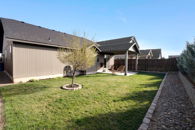 2378 NW Kingwood Avenue, Redmond, OR 97756