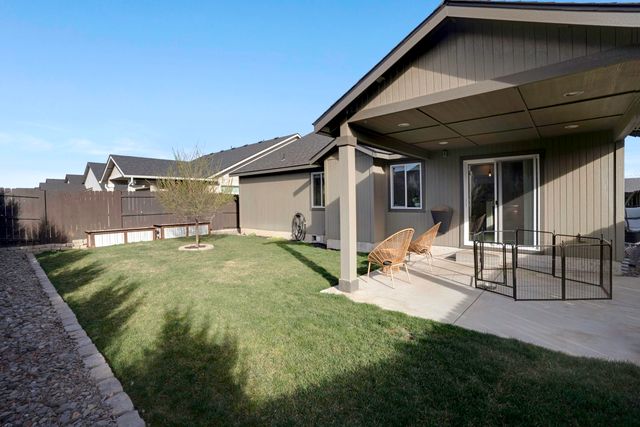 2378 NW Kingwood Avenue, Redmond, OR 97756