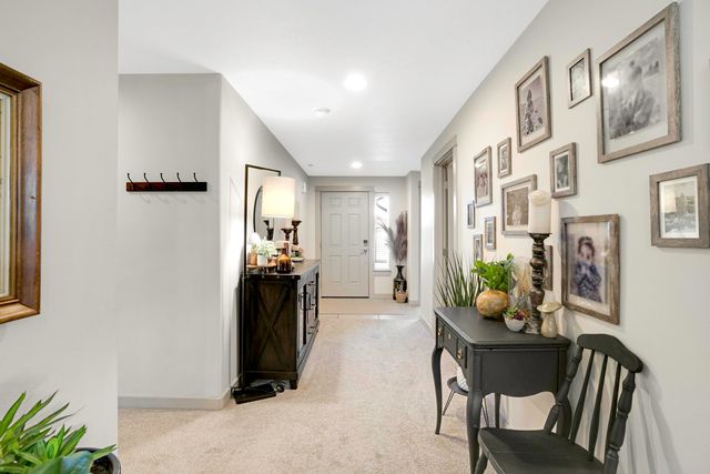 2378 NW Kingwood Avenue, Redmond, OR 97756