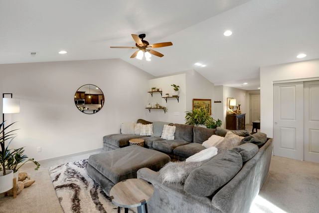 2378 NW Kingwood Avenue, Redmond, OR 97756