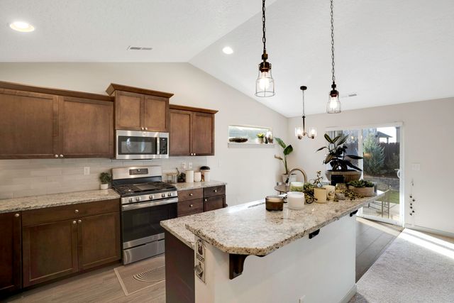 2378 NW Kingwood Avenue, Redmond, OR 97756