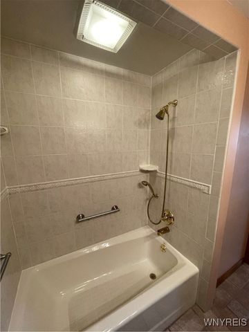 28 Westwood Drive, Tonawanda, NY 14150