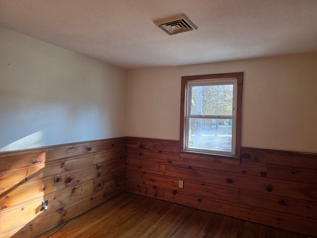 8 Holly Ln, Yarmouth, MA 02664