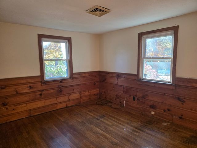 8 Holly Ln, Yarmouth, MA 02664