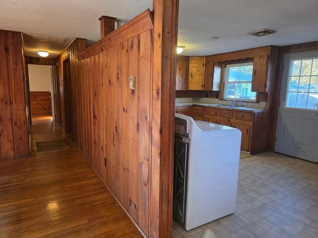 8 Holly Ln, Yarmouth, MA 02664