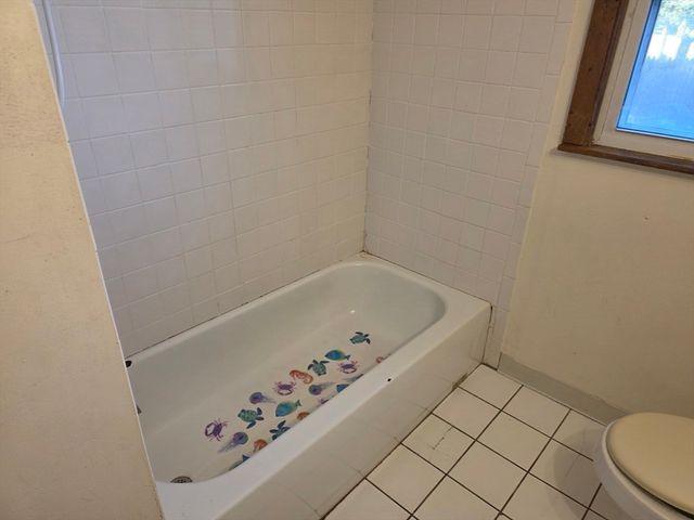 8 Holly Ln, Yarmouth, MA 02664