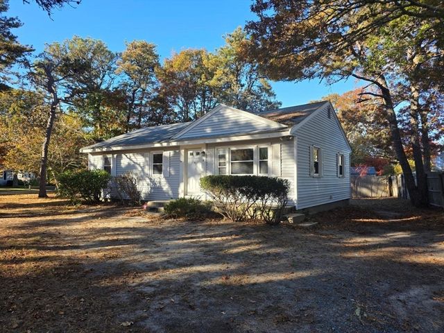 8 Holly Ln, Yarmouth, MA 02664