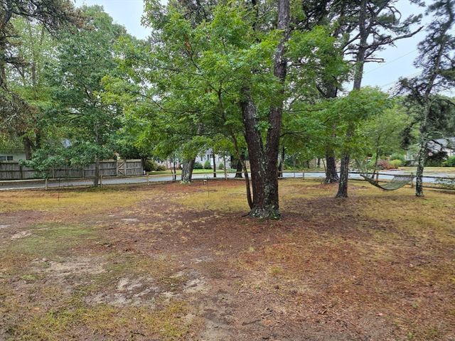 8 Holly Ln, Yarmouth, MA 02664