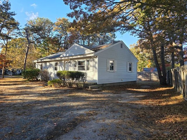 8 Holly Ln, Yarmouth, MA 02664