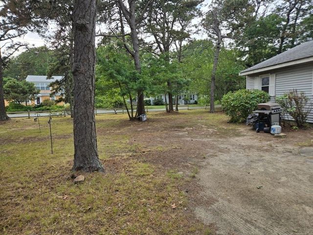 8 Holly Ln, Yarmouth, MA 02664