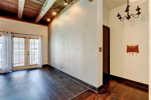 1111 W 46th Street 22, Kansas City, MO 64112