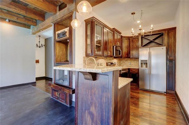 1111 W 46th Street 22, Kansas City, MO 64112