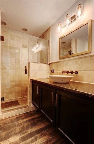 1111 W 46th Street 22, Kansas City, MO 64112