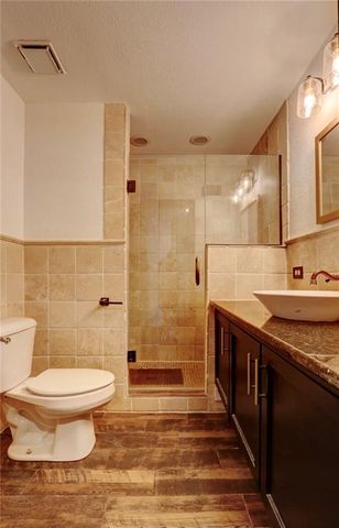 1111 W 46th Street 22, Kansas City, MO 64112