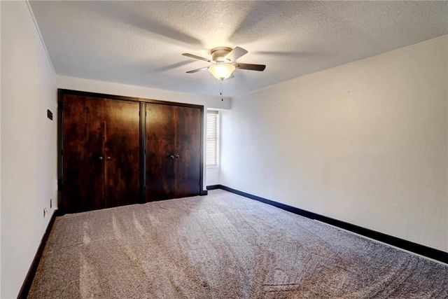 1111 W 46th Street 22, Kansas City, MO 64112