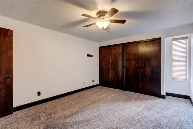 1111 W 46th Street 22, Kansas City, MO 64112