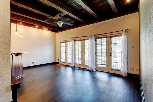 1111 W 46th Street 22, Kansas City, MO 64112