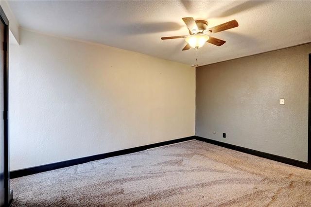 1111 W 46th Street 22, Kansas City, MO 64112