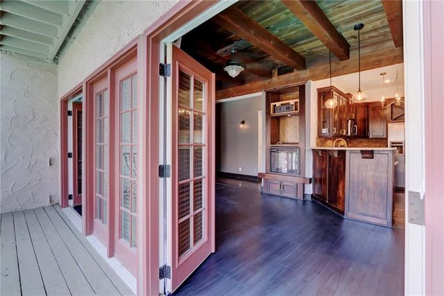 1111 W 46th Street 22, Kansas City, MO 64112