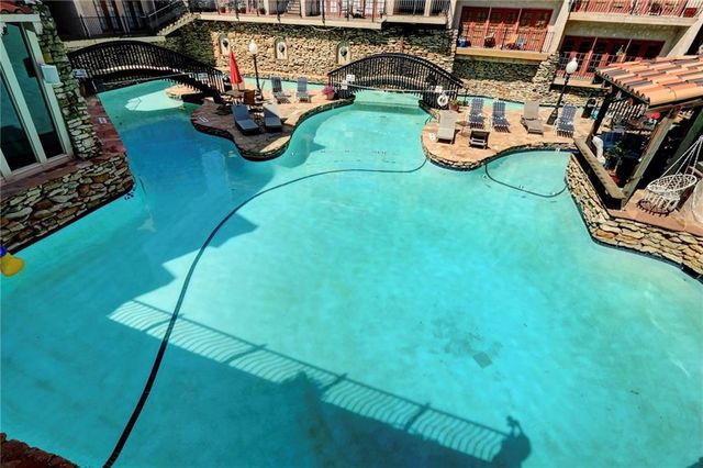 1111 W 46th Street 22, Kansas City, MO 64112