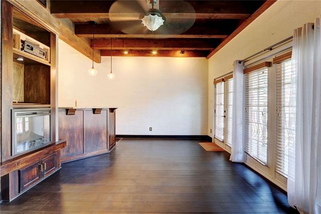 1111 W 46th Street 22, Kansas City, MO 64112