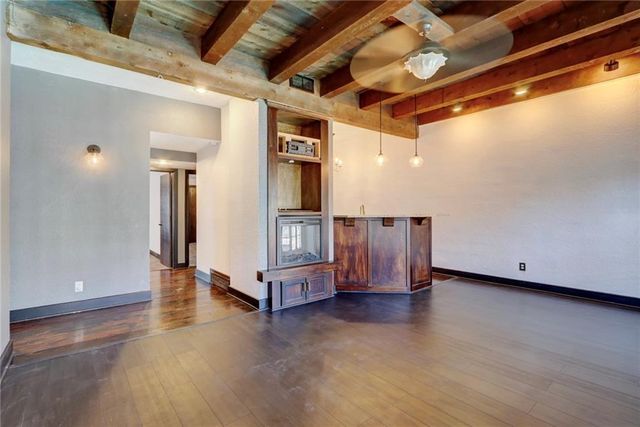 1111 W 46th Street 22, Kansas City, MO 64112