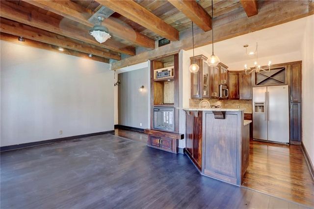 1111 W 46th Street 22, Kansas City, MO 64112