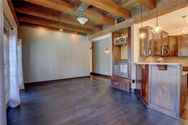 1111 W 46th Street 22, Kansas City, MO 64112