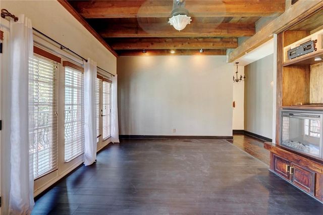 1111 W 46th Street 22, Kansas City, MO 64112