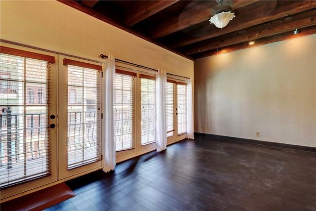 1111 W 46th Street 22, Kansas City, MO 64112