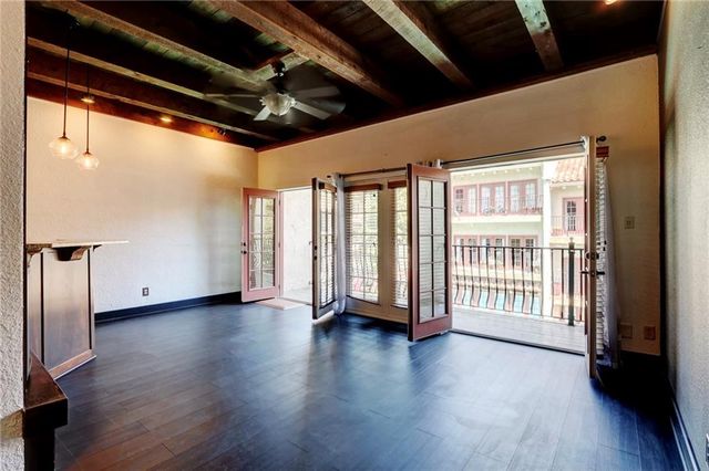 1111 W 46th Street 22, Kansas City, MO 64112