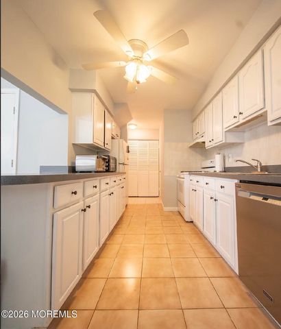 15 Fieldcrest Way, Hazlet, NJ 07730