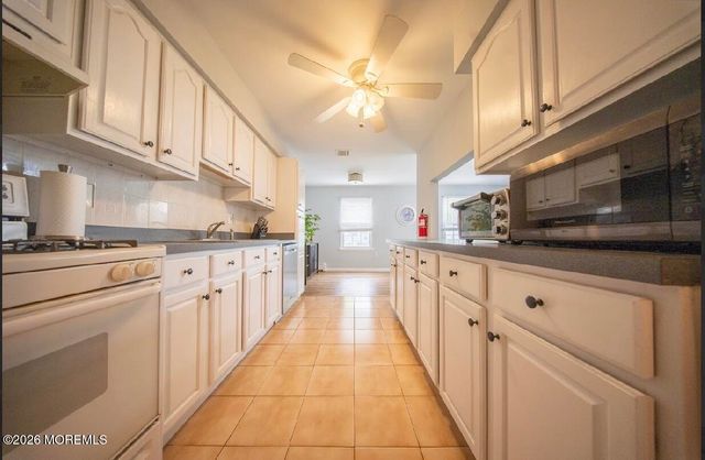 15 Fieldcrest Way, Hazlet, NJ 07730