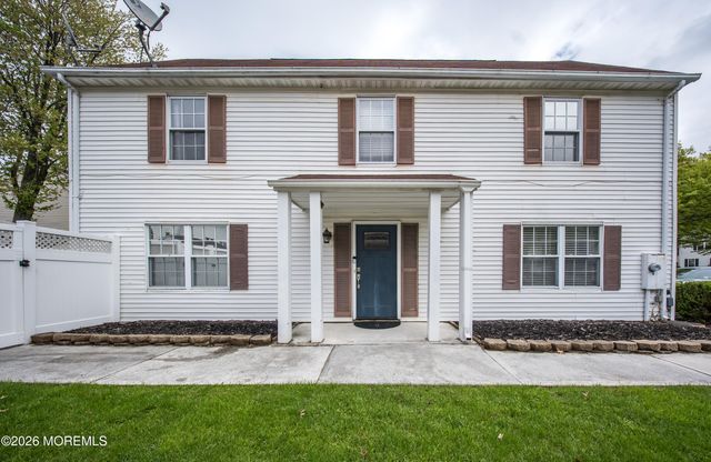 15 Fieldcrest Way, Hazlet, NJ 07730