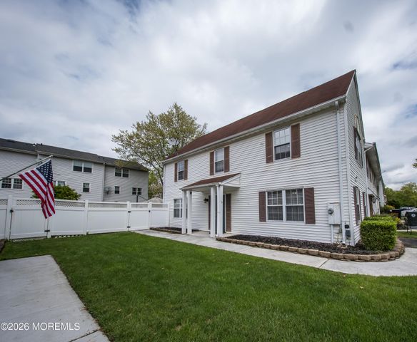 15 Fieldcrest Way, Hazlet, NJ 07730